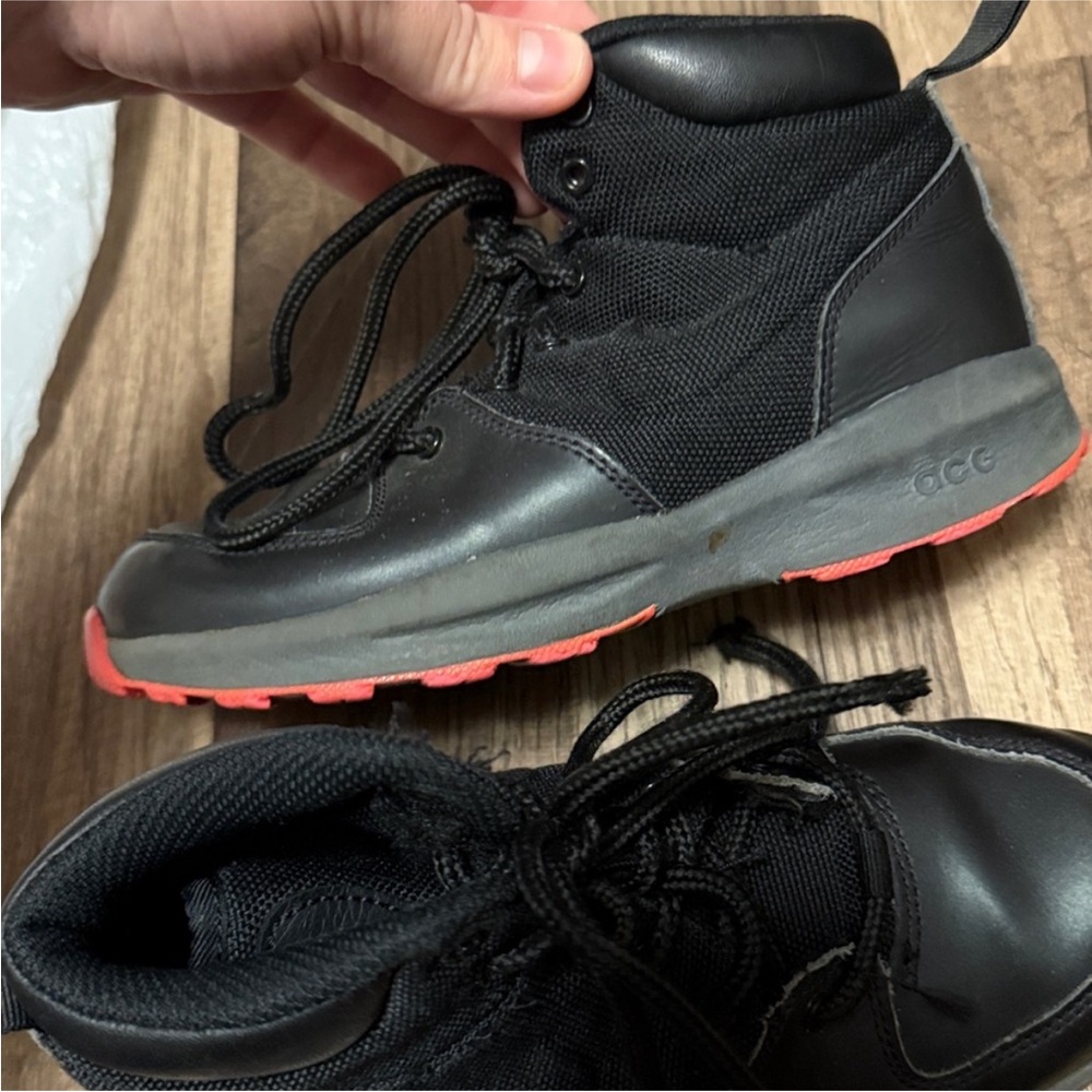 Nike Youth ACG Black Boot sneakers size 2Y